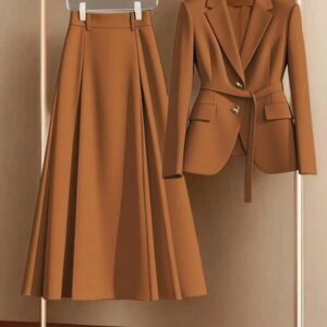 Traje elegante color camel
